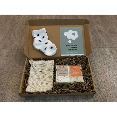 Brievenbuspakketje baby blauw met sokjes en zeep voor baby en ouders.